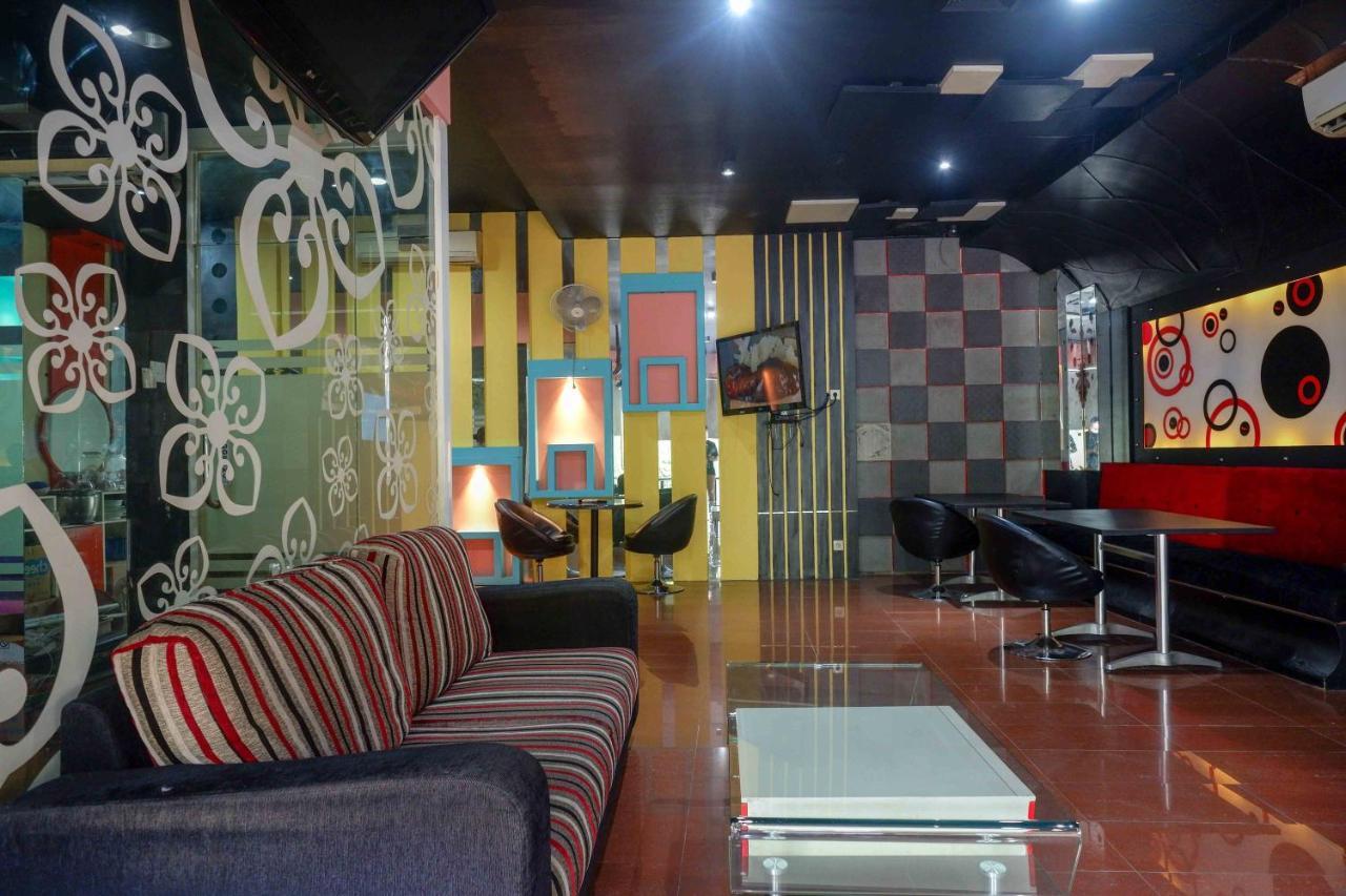 Sans Hotel International Surabaya Gubeng Екстер'єр фото
