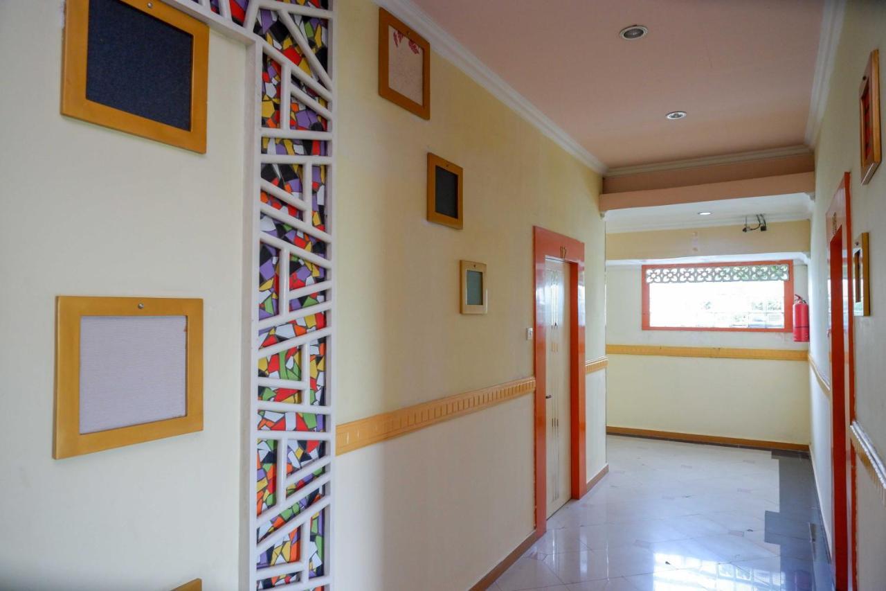 Sans Hotel International Surabaya Gubeng Екстер'єр фото